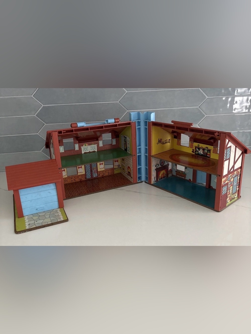 Vintage 1980’s Fisher Price Little People Play Family Tudor House #952 w/7pieces - Picture 6 of 12